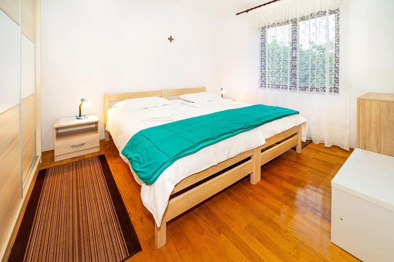 Apartments Jurina Krk Town Bagian luar foto