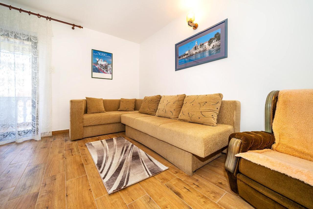 Apartments Jurina Krk Town Bagian luar foto