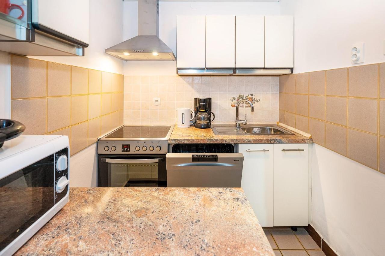 Apartments Jurina Krk Town Bagian luar foto