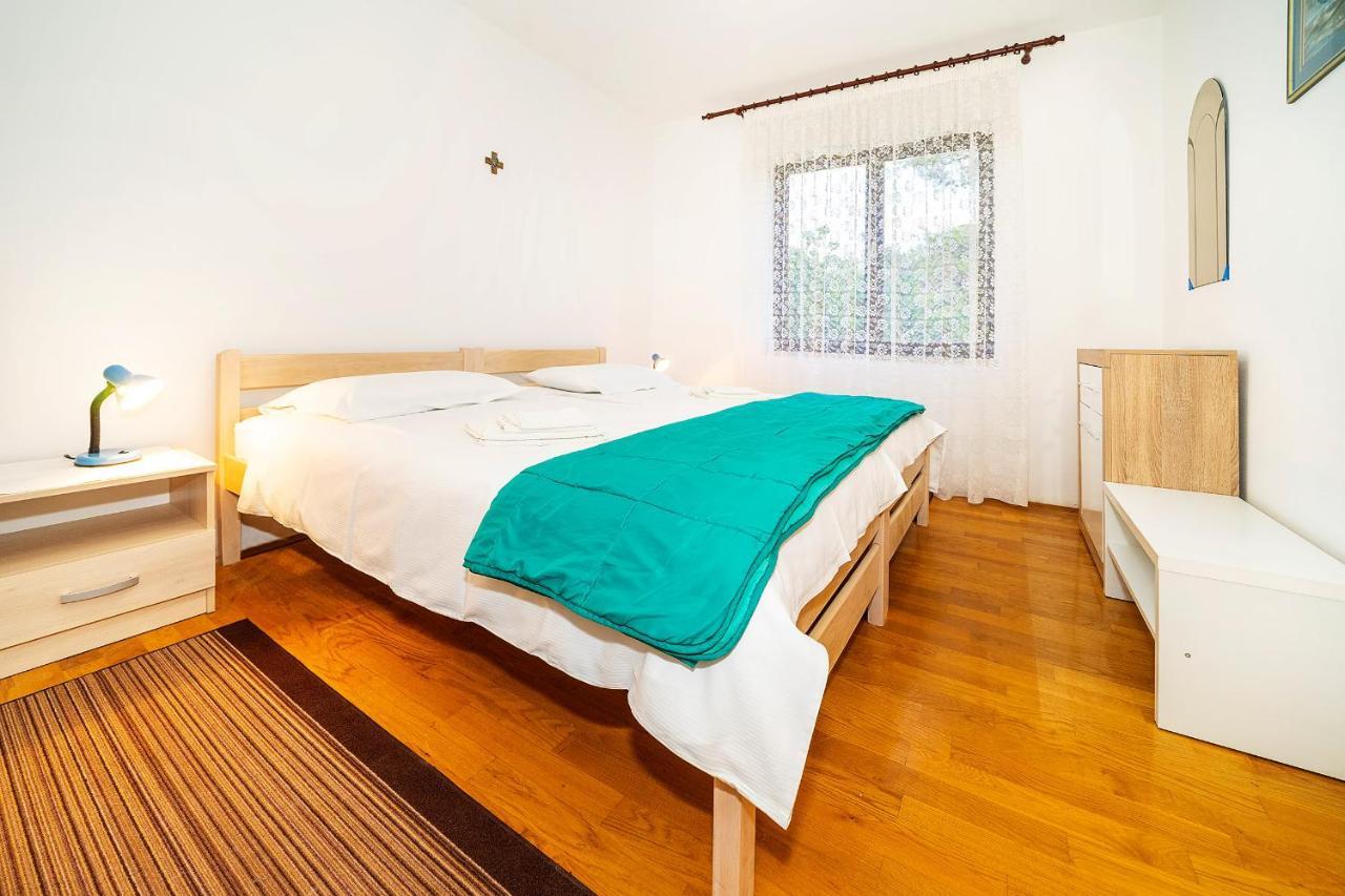 Apartments Jurina Krk Town Bagian luar foto