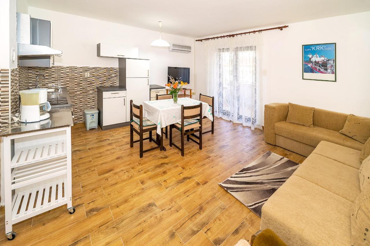Apartments Jurina Krk Town Bagian luar foto