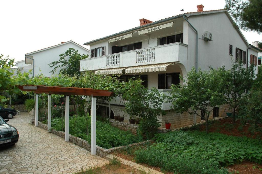 Apartments Jurina Krk Town Bagian luar foto